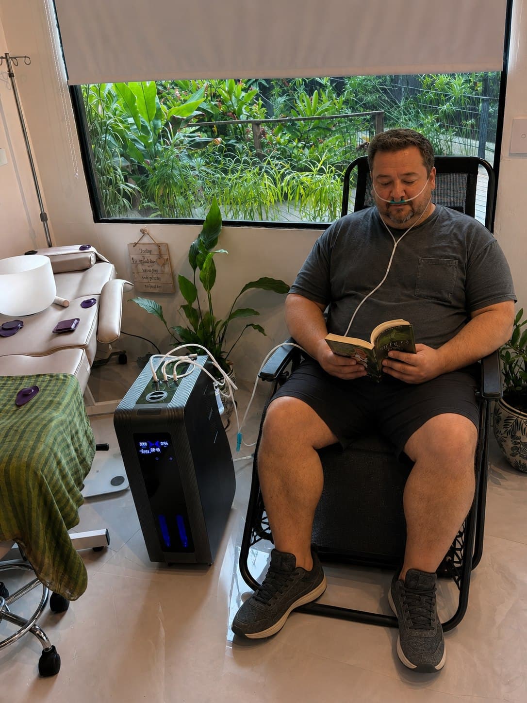 A guest relaxing during a molecular hydrogen session at Vitalara Wellness